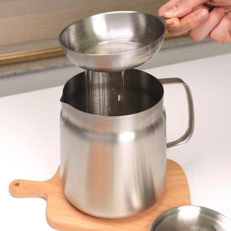 Olla de filtro de aceite de acero inoxidable 304 de 68 oz, recipiente de filtro de aceite versátil de gran capacidad, contenedor de grasa de tocino de acero inoxidable resistente, tanque de red para freír multifunción para cocina/camping (50 oz/1,5 L)